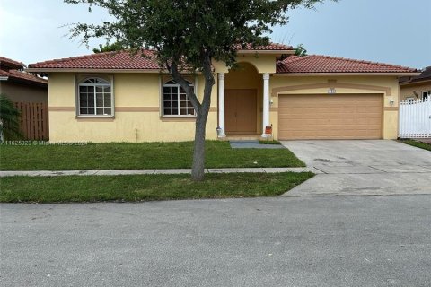 House in Miami, Florida 3 bedrooms, 142.98 sq.m. № 1289100 - photo 2