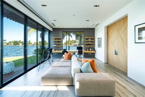 Villa ou maison à vendre à Miami Beach, Floride: 4 chambres, 471.66 m2 № 931836 - photo 21