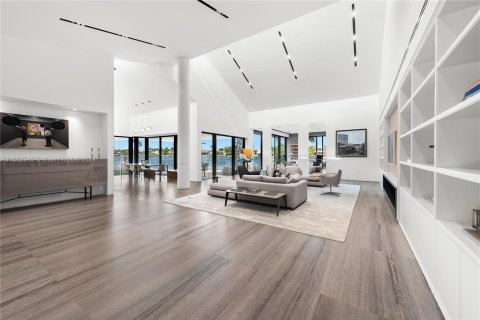 Villa ou maison à vendre à Miami Beach, Floride: 4 chambres, 471.66 m2 № 931836 - photo 14