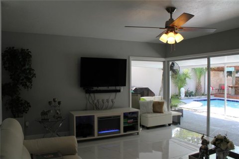 House in Tampa, Florida 3 bedrooms, 128.21 sq.m. № 1359849 - photo 5