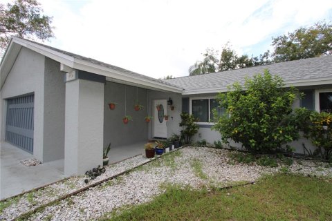 House in Kissimmee, Florida 4 bedrooms, 106.56 sq.m. № 1359851 - photo 4