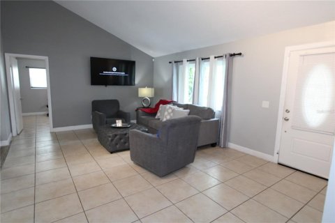 House in Kissimmee, Florida 4 bedrooms, 106.56 sq.m. № 1359851 - photo 7