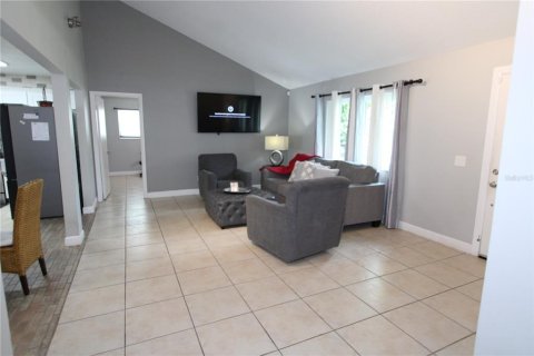 House in Kissimmee, Florida 4 bedrooms, 106.56 sq.m. № 1359851 - photo 6