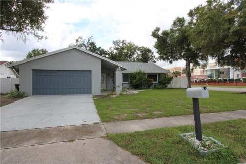 House in Kissimmee, Florida 4 bedrooms, 106.56 sq.m. № 1359851 - photo 5