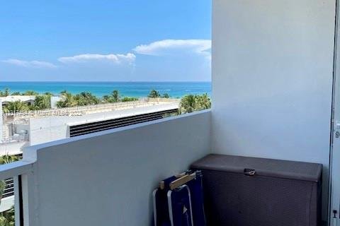 Condominio en alquiler en Miami Beach, Florida, 2 dormitorios, 51.1 m2 № 192002 - foto 17