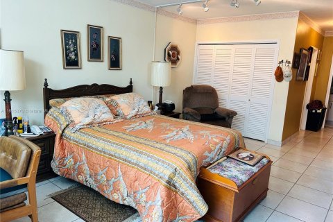 Condo in Miami Beach, Florida, 2 bedrooms  № 1237007 - photo 11