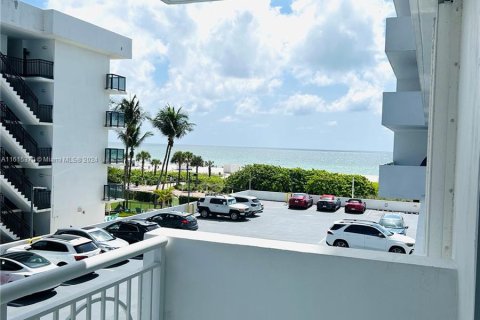 Copropriété à vendre à Miami Beach, Floride: 2 chambres, 122.91 m2 № 1237007 - photo 1