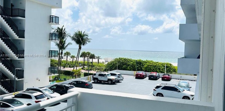 Condominio en Miami Beach, Florida, 2 dormitorios  № 1237007