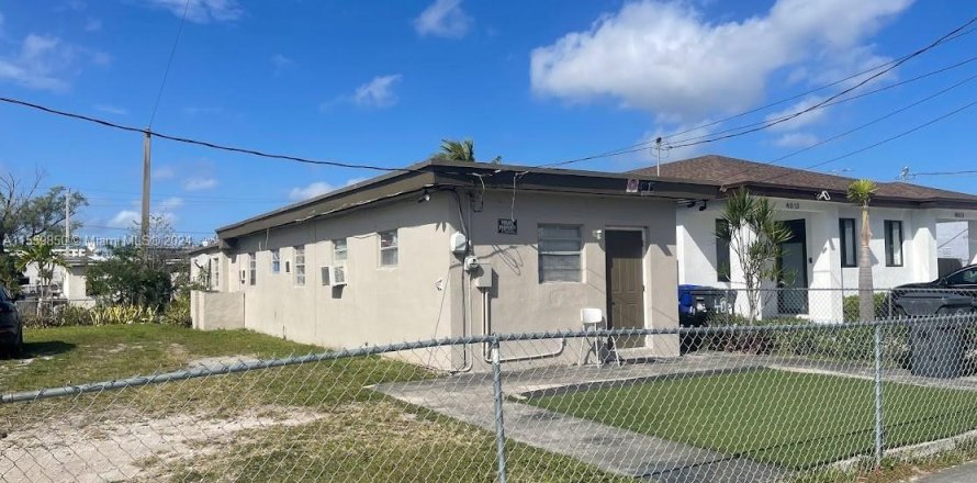 Commercial property in West Park, Florida 104.7 sq.m. № 1091430