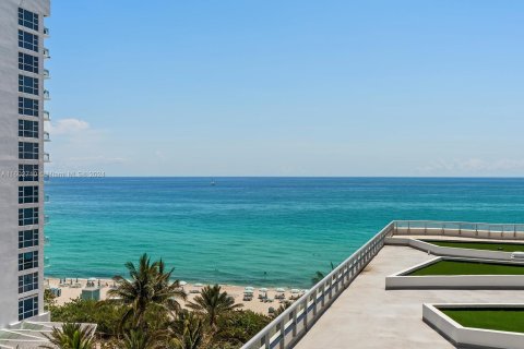 Condo in Miami Beach, Florida, 3 bedrooms  № 1222010 - photo 10