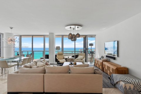 Condo in Miami Beach, Florida, 3 bedrooms  № 1222010 - photo 2