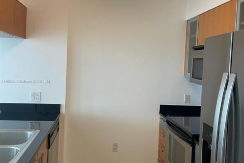 Condominio en alquiler en Miami, Florida, 1 dormitorio, 73.49 m2 № 1348534 - foto 3