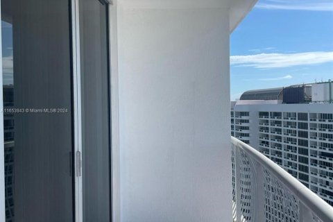 Copropriété à louer à Miami, Floride: 1 chambre, 73.49 m2 № 1348534 - photo 2