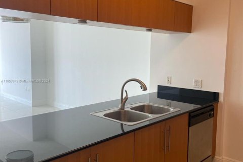 Condominio en alquiler en Miami, Florida, 1 dormitorio, 73.49 m2 № 1348534 - foto 4