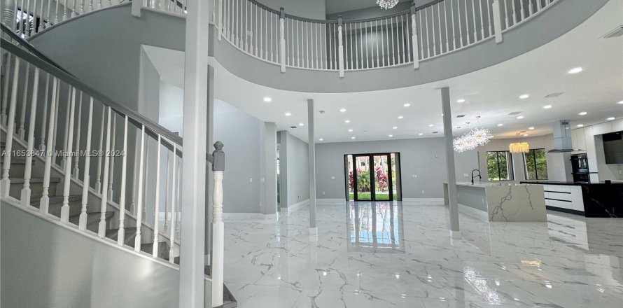 Villa ou maison à Cutler Bay, Floride 5 chambres, 438.22 m2 № 1348536