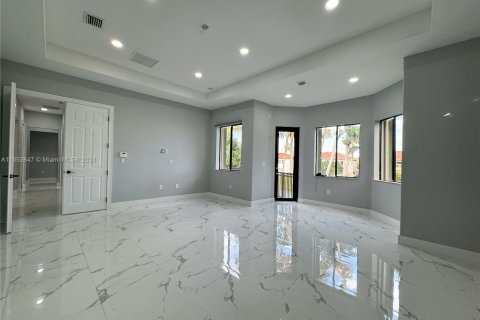 Villa ou maison à vendre à Cutler Bay, Floride: 5 chambres, 438.22 m2 № 1348536 - photo 16