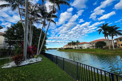 Villa ou maison à vendre à Cutler Bay, Floride: 5 chambres, 438.22 m2 № 1348536 - photo 24