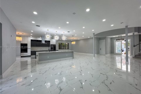 Villa ou maison à vendre à Cutler Bay, Floride: 5 chambres, 438.22 m2 № 1348536 - photo 6