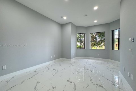 Villa ou maison à vendre à Cutler Bay, Floride: 5 chambres, 438.22 m2 № 1348536 - photo 18