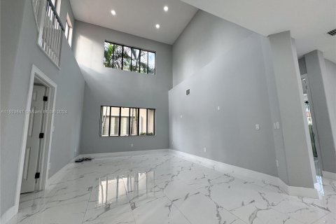 Villa ou maison à vendre à Cutler Bay, Floride: 5 chambres, 438.22 m2 № 1348536 - photo 5