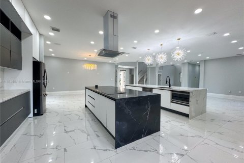 Villa ou maison à vendre à Cutler Bay, Floride: 5 chambres, 438.22 m2 № 1348536 - photo 3