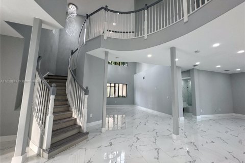 Villa ou maison à vendre à Cutler Bay, Floride: 5 chambres, 438.22 m2 № 1348536 - photo 2