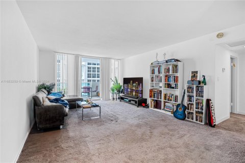 Condo in Miami Beach, Florida, 1 bedroom  № 1348492 - photo 2