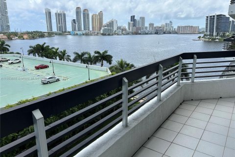 Condominio en alquiler en Aventura, Florida, 2 dormitorios, 101.36 m2 № 1348535 - foto 13