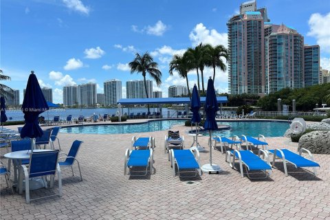 Condominio en alquiler en Aventura, Florida, 2 dormitorios, 101.36 m2 № 1348535 - foto 14