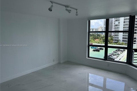 Condominio en alquiler en Aventura, Florida, 2 dormitorios, 101.36 m2 № 1348535 - foto 5