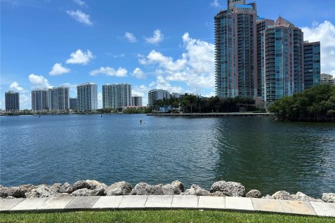 Condominio en alquiler en Aventura, Florida, 2 dormitorios, 101.36 m2 № 1348535 - foto 16