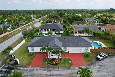 House in Miami, Florida 4 bedrooms, 339.65 sq.m. № 1182667 - photo 22