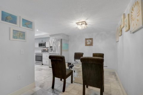 Condo in Hutchinson Island South, Florida, 3 bedrooms  № 1141451 - photo 26