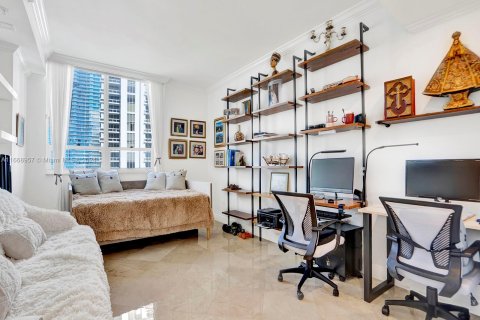 Condo in Miami, Florida, 2 bedrooms  № 1385833 - photo 24