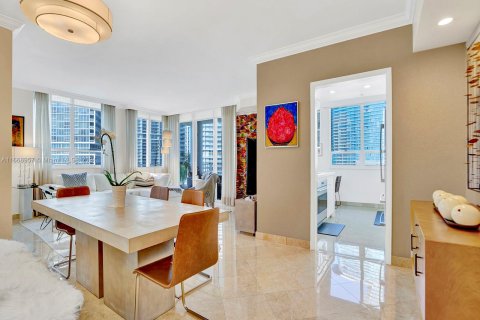 Condo in Miami, Florida, 2 bedrooms  № 1385833 - photo 4