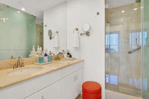 Condo in Miami, Florida, 2 bedrooms  № 1385833 - photo 19