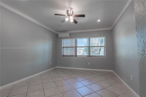 Condo in North Miami, Florida, 1 bedroom  № 1385903 - photo 8