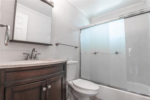 Condo in North Miami, Florida, 1 bedroom  № 1385903 - photo 7