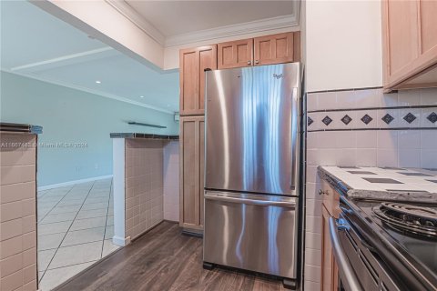 Condo in North Miami, Florida, 1 bedroom  № 1385903 - photo 3