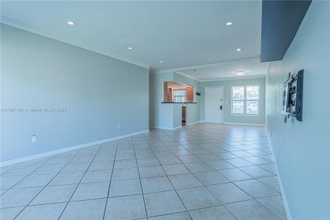 Condo in North Miami, Florida, 1 bedroom  № 1385903 - photo 4