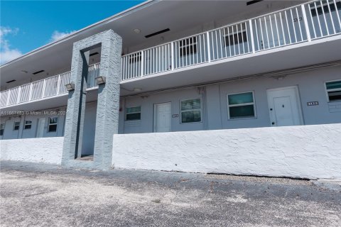 Condo in North Miami, Florida, 1 bedroom  № 1385903 - photo 16