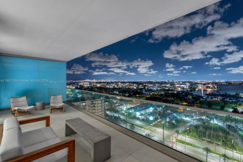 Condominio en venta en Bal Harbour, Florida, 3 dormitorios, 335.1 m2 № 1385901 - foto 30