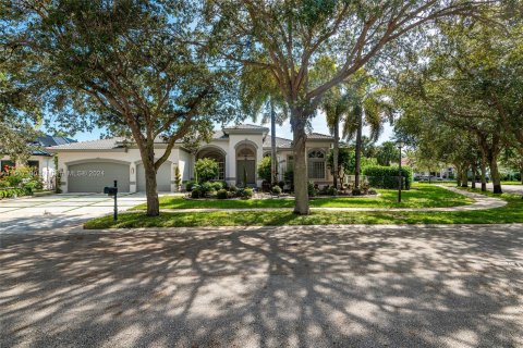 House in Miramar, Florida 5 bedrooms, 349.87 sq.m. № 1385902 - photo 1