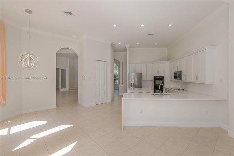 House in Miramar, Florida 5 bedrooms, 349.87 sq.m. № 1385902 - photo 22