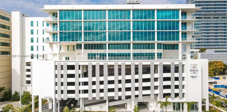 Commercial property in Aventura, Florida № 27995