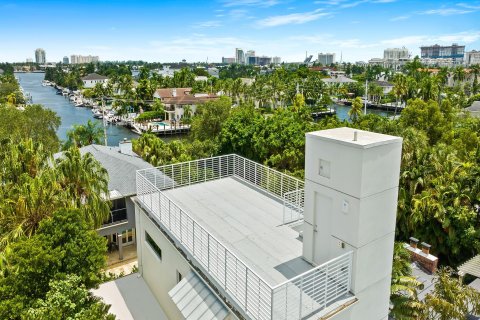 House in Fort Lauderdale, Florida 5 bedrooms, 378.58 sq.m. № 775787 - photo 9