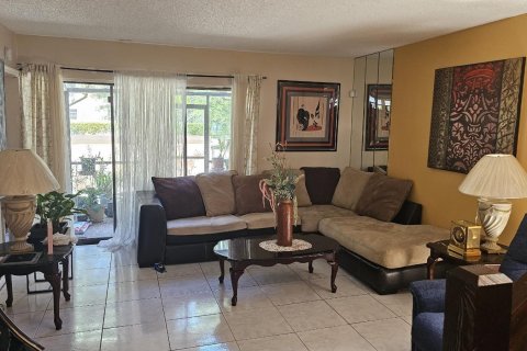 Townhouse in Coral Springs, Florida 3 bedrooms, 148.64 sq.m. № 1129042 - photo 15