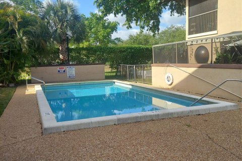 Townhouse in Coral Springs, Florida 3 bedrooms, 148.64 sq.m. № 1129042 - photo 1