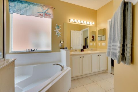 Casa en venta en Kissimmee, Florida, 7 dormitorios, 263.29 m2 № 1081942 - foto 21