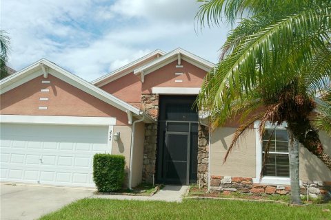 Villa ou maison à louer à Winter Haven, Floride: 4 chambres, 174.93 m2 № 1361910 - photo 2